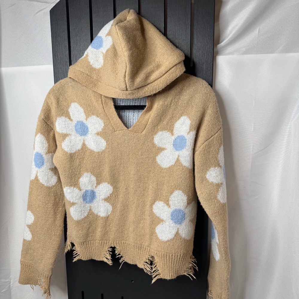 Almost Famous Tan and Blue Floral V-Neck Sweater